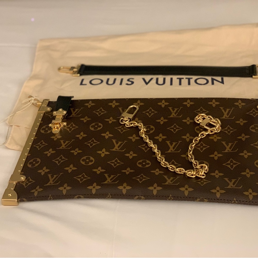 Brand new condition rare and collectible Louis Vuitton purse , limited edition!